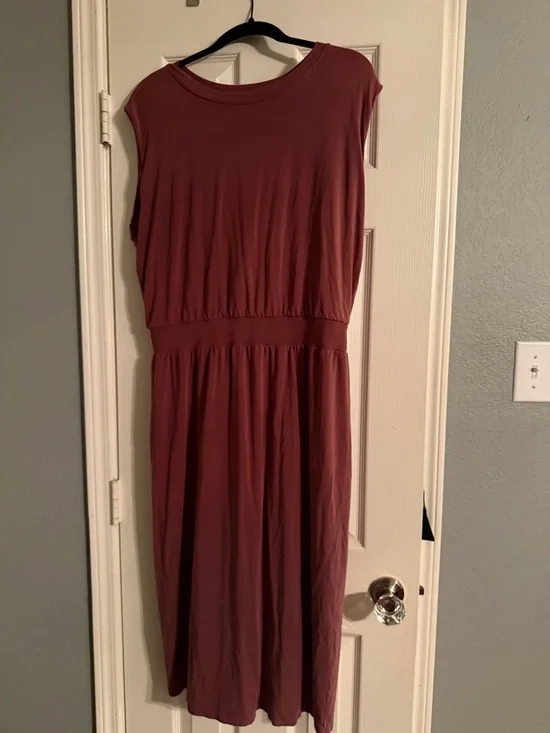 Athleta Sleeveless Mauve Midi Dress - Picture 4 of 9